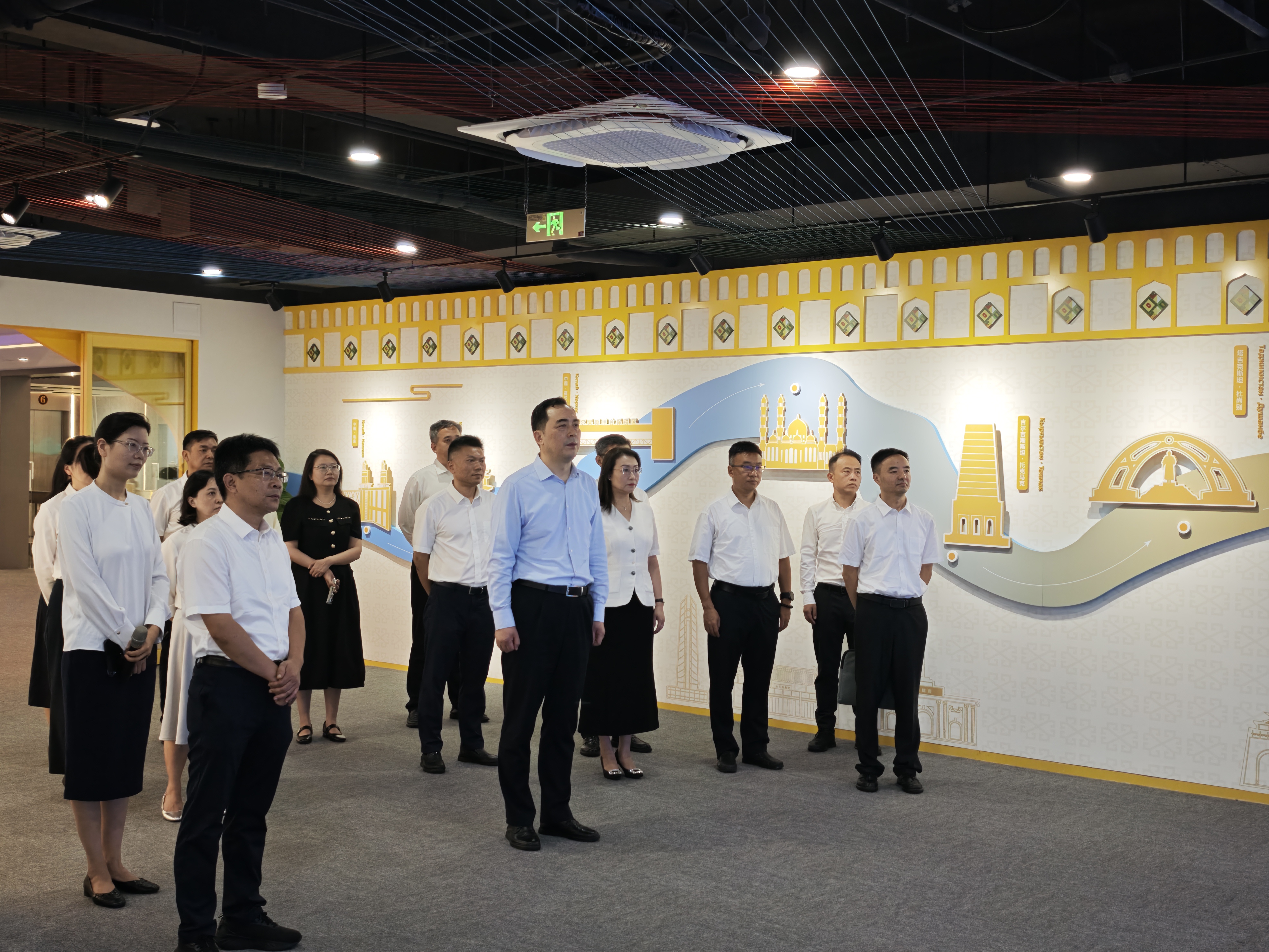 資產(chǎn)運營集團赴中國-中亞貿(mào)易暢通合作平臺開展黨委理論學(xué)習(xí)中心組（擴大）研學(xué)活動